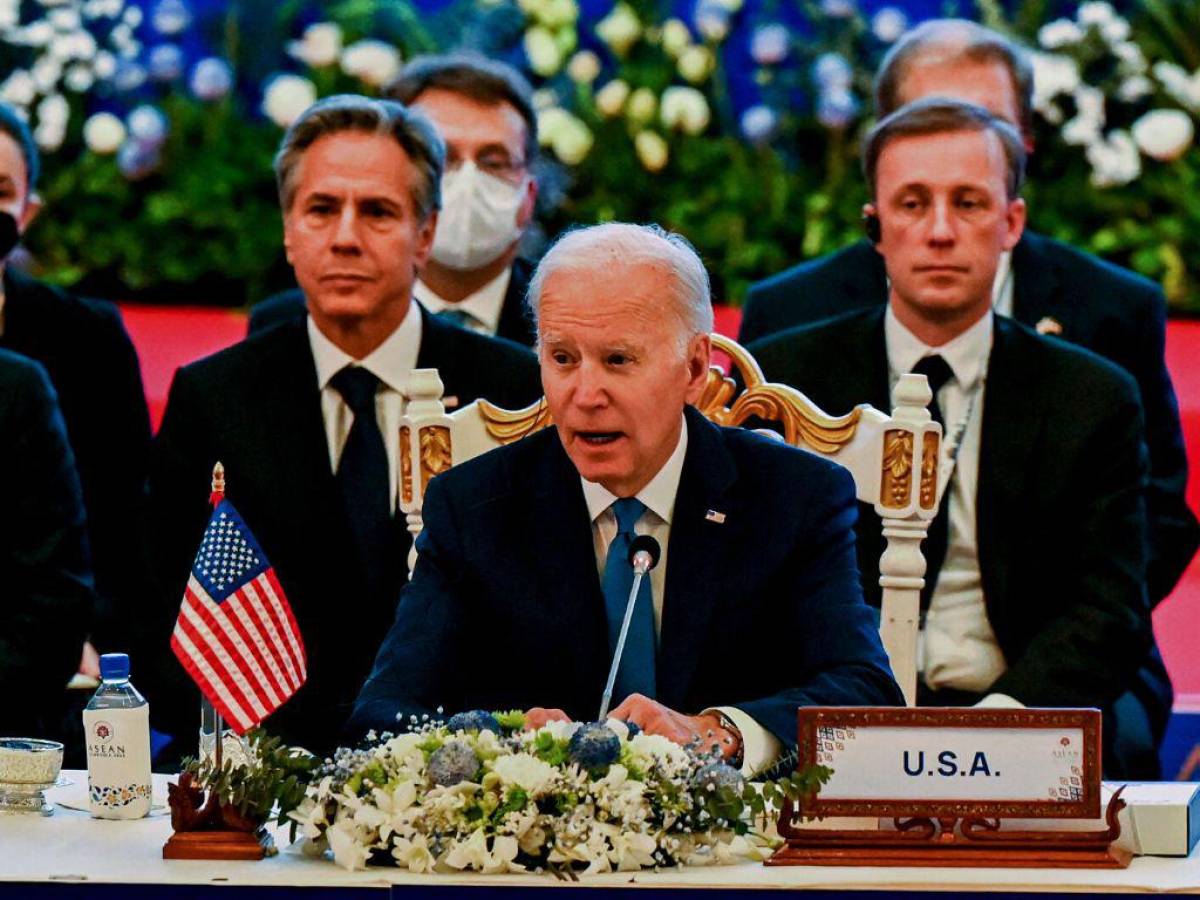 Biden confunde a Colombia con Camboya, en plena reunión de la ASEAN