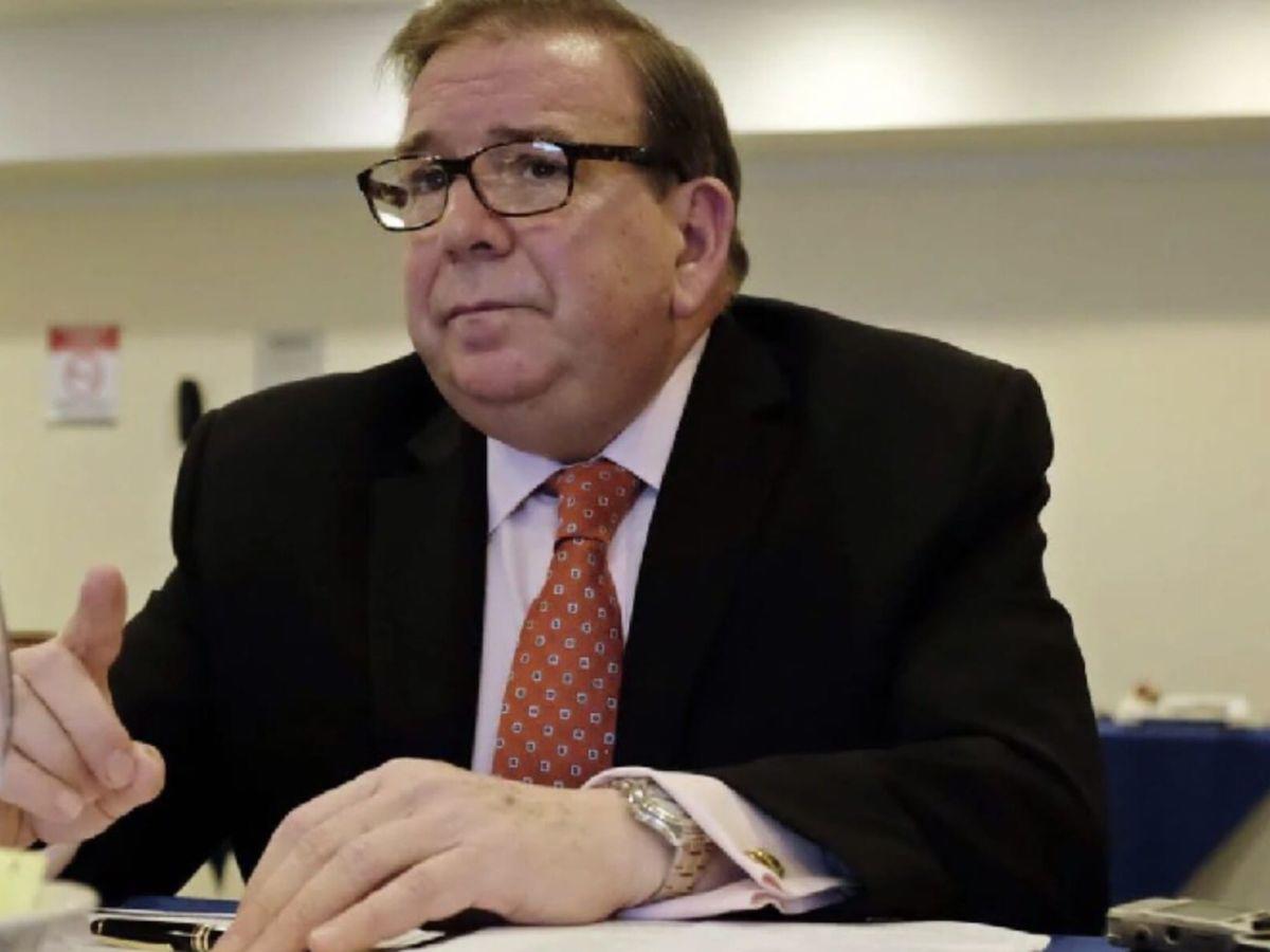 Diplomático venezolano acepta candidatura opositora para desafiar a Maduro