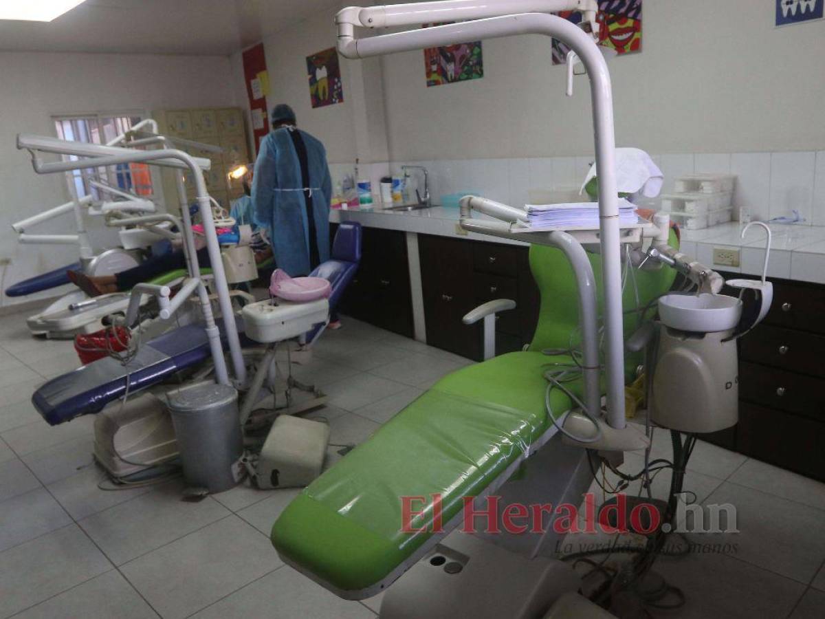 De las cuatro sillas que están en el área de odontología del Alonso Suazo solo funcionan tres.
