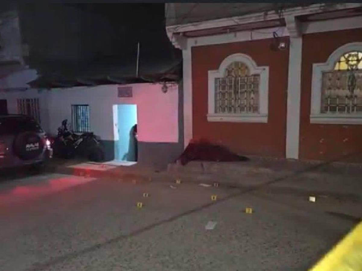 Hallan 30 casquillos de bala en escena del crimen de expolicía Fernando Mercado