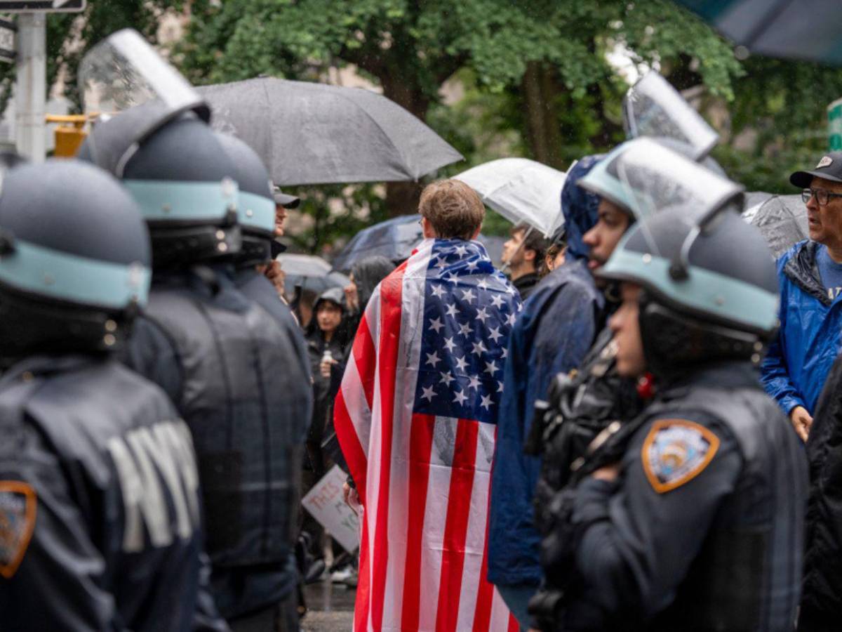 En diferentes ciudades y hasta en la casa de Trump: miles protestan contra redadas En diferentes ciudades y hasta en la casa de Trump: miles protestan contra redadas