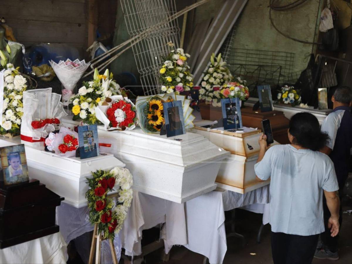 Un ataúd junto al otro: velan cuerpos de los cinco hermanos víctimas de incendio en SPS
