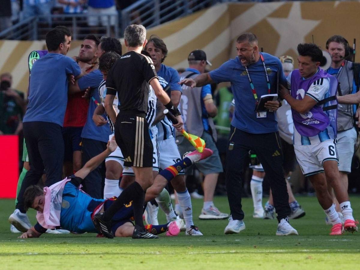 Exjugador reta a Leandro Paredes tras agresión en final vs España: Yo le habría dado un cabezazo