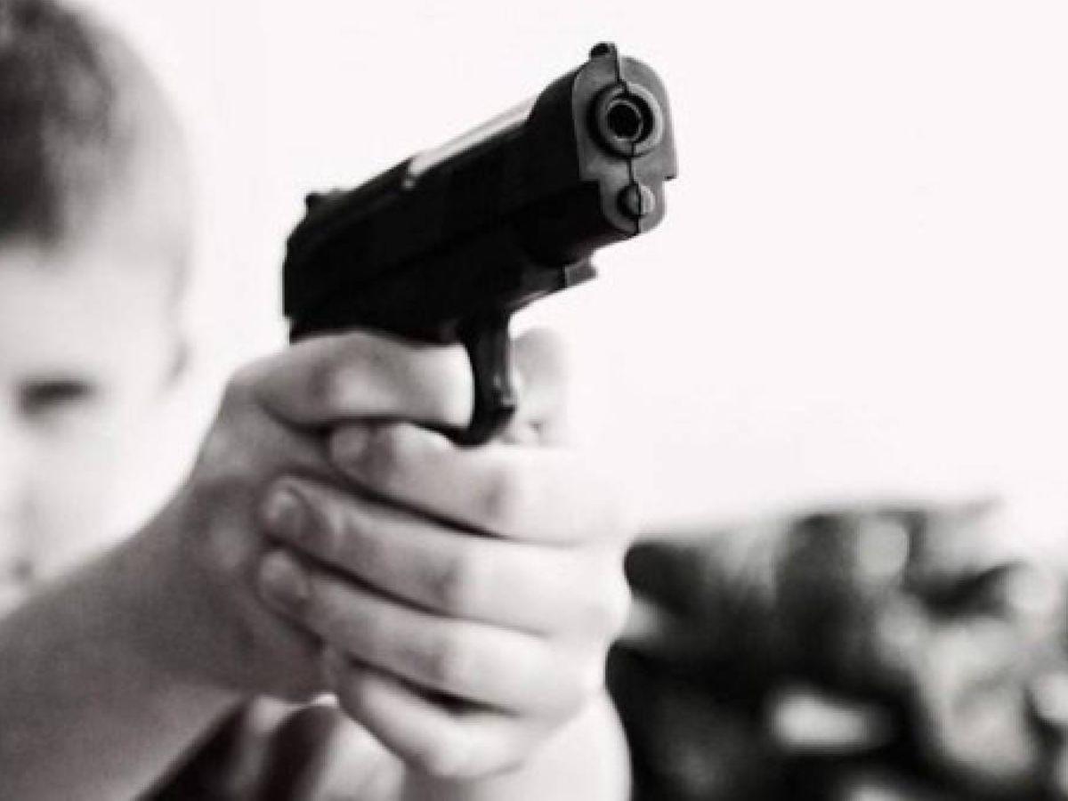 Niño de dos años jugaba con un arma de fuego y se quitó la vida: así sucedió la tragedia en Olancho