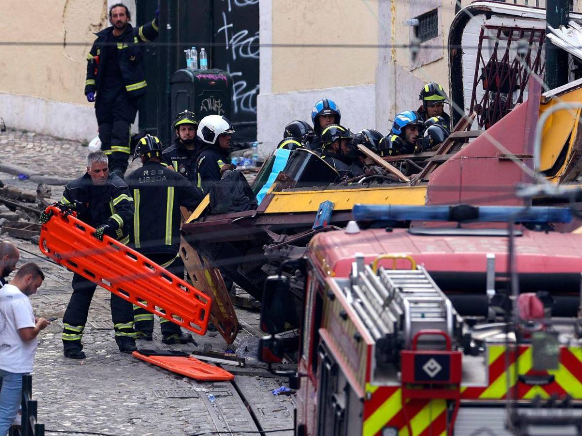 Mueren 16 personas tras fatal accidente de un ferrocarril en Portugal