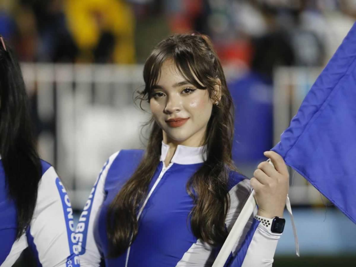 Lo que hizo la pareja del año, lindas chicas y bronca: Postales del triunfo de Honduras vs Nicaragua