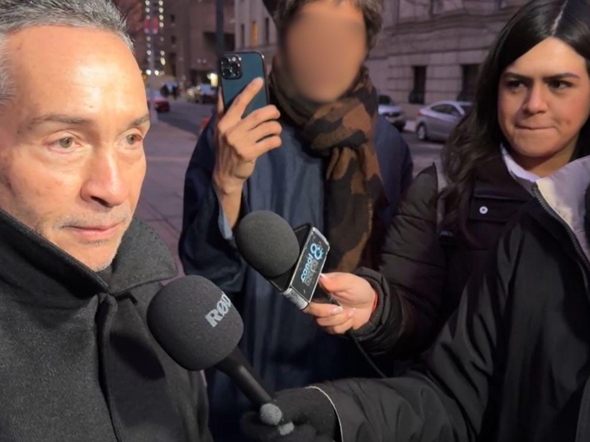 Directora de Canal 8 increpa a Raymond Colon al salir de juicio de Juan Orlando Hernández