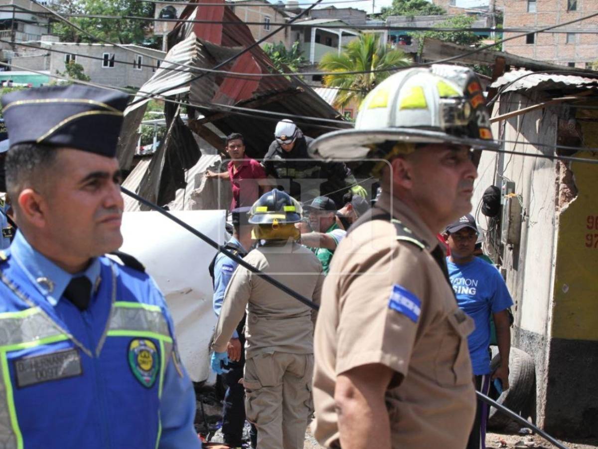 Conductor de la volqueta murió carbonizado: reporte de autoridades en accidente de Villa Nueva