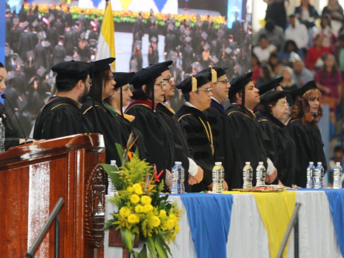 1,283 sueños cumplidos: UNAH celebra nueva graduación
