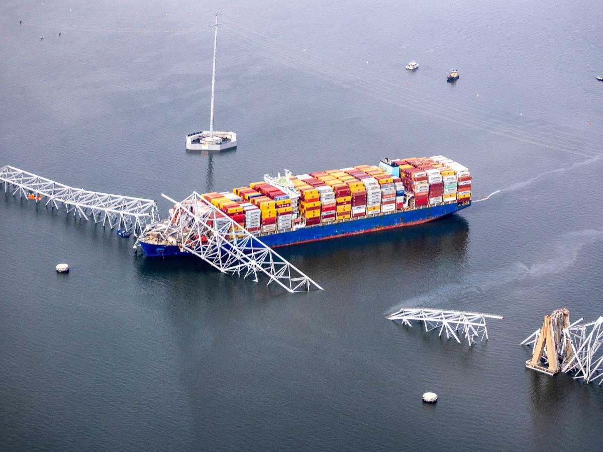 ¿Qué problemas reportó el barco de carga antes de chocar contra puente de Baltimore?