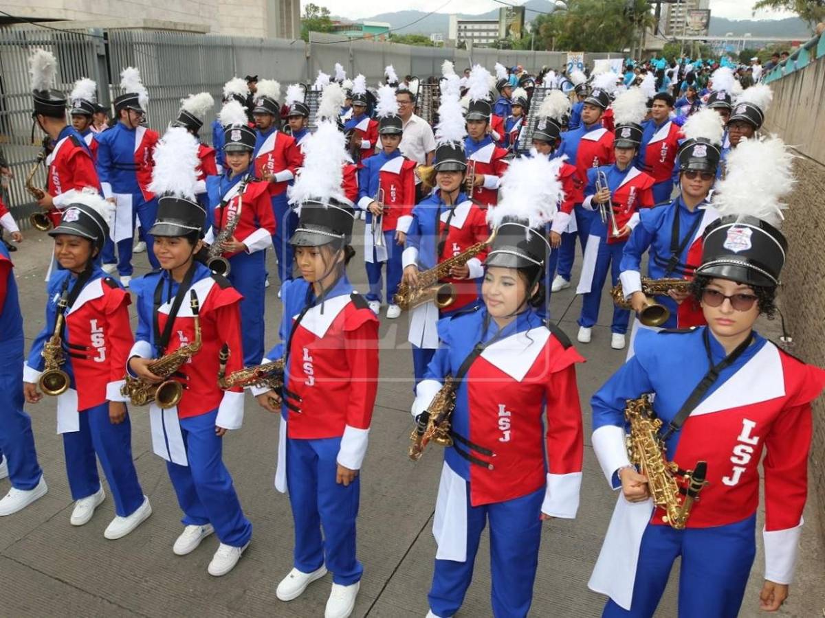 Las bandas con los trajes más espectaculares en los desfiles patrios 2026