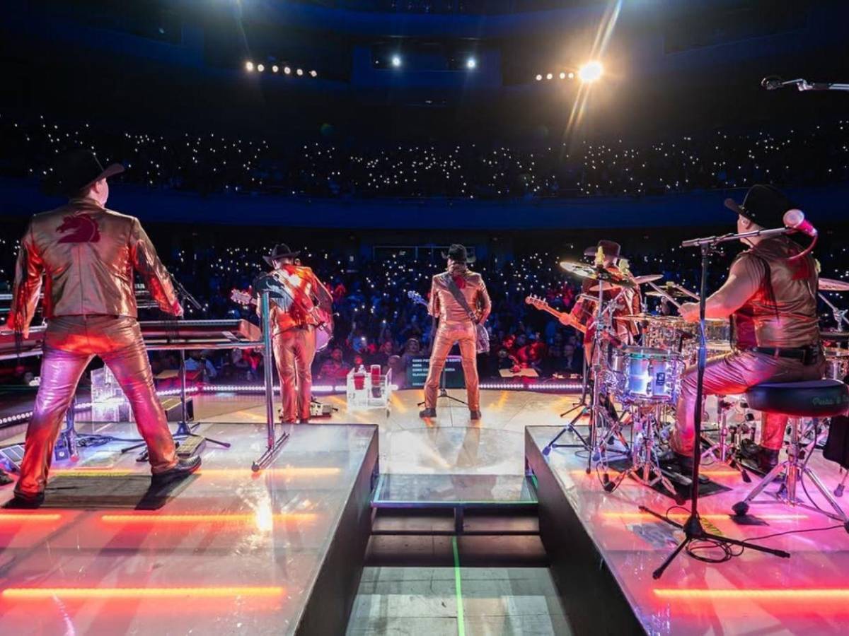 De Adoro a Libros tontos: El setlist oficial del concierto de Bronco en Honduras