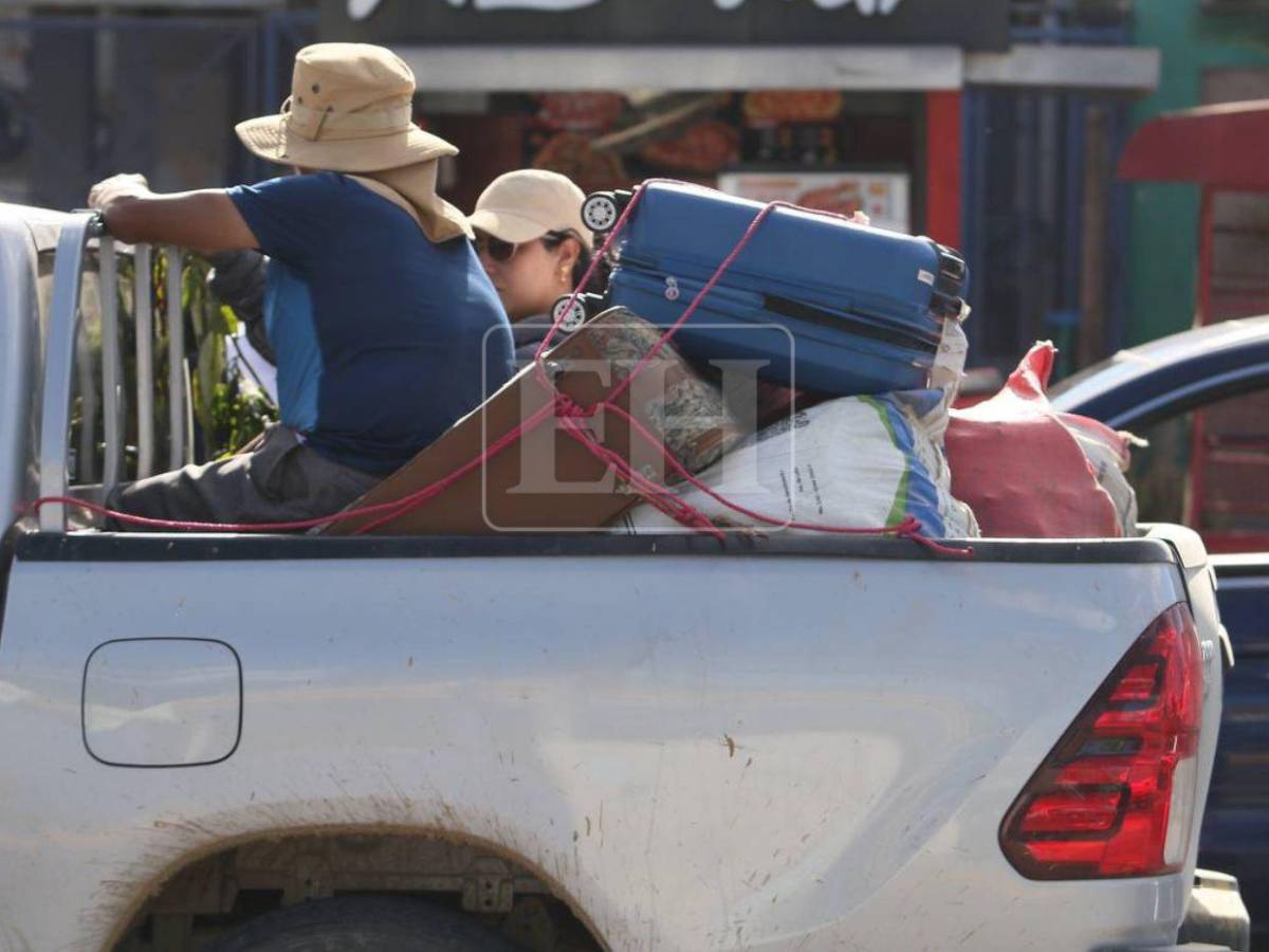 Algunos hasta guindados: así fueron captados viajeros en salida al sur tras Semana Santa