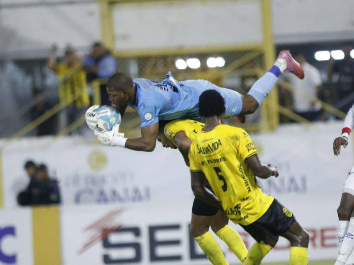 Frustración en el Real España, el primer gol de las Triangulares y el joven asombró