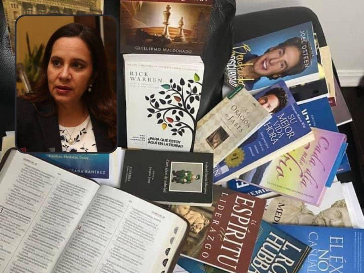 Ana García de Hernández se lleva a casa los libros que tenía JOH en los Cobras