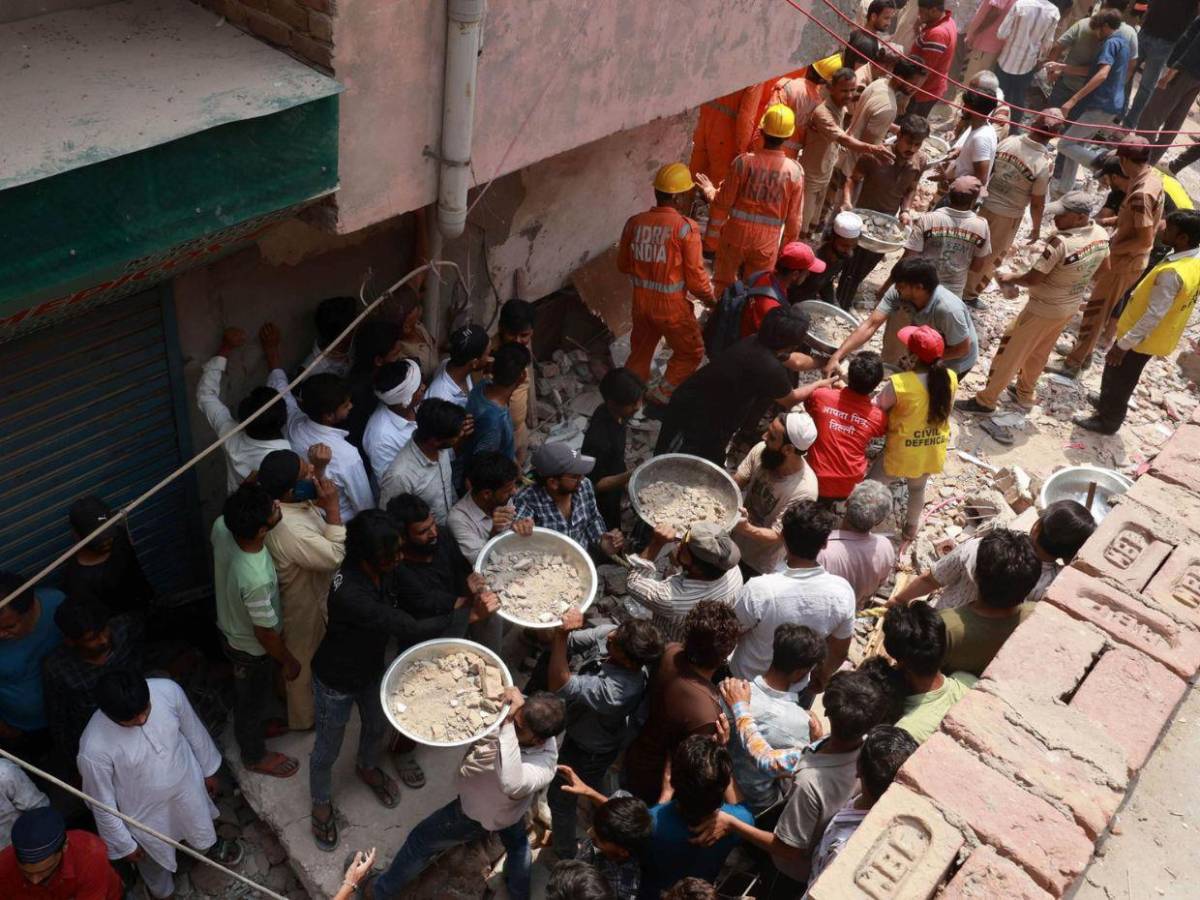 Búsqueda de cuerpos y daños estructurales: imágenes tras derrumbe en India