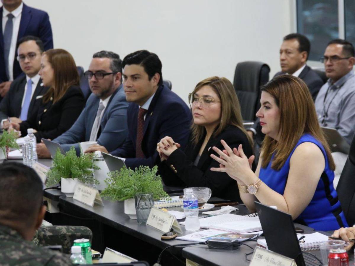 Así fue la reunión entre el CNE y las FF AA para la coordinación de las elecciones