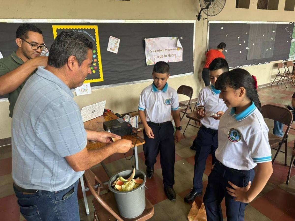 Escuelas Amigables: Niños ya son expertos en elaboración de compostaje
