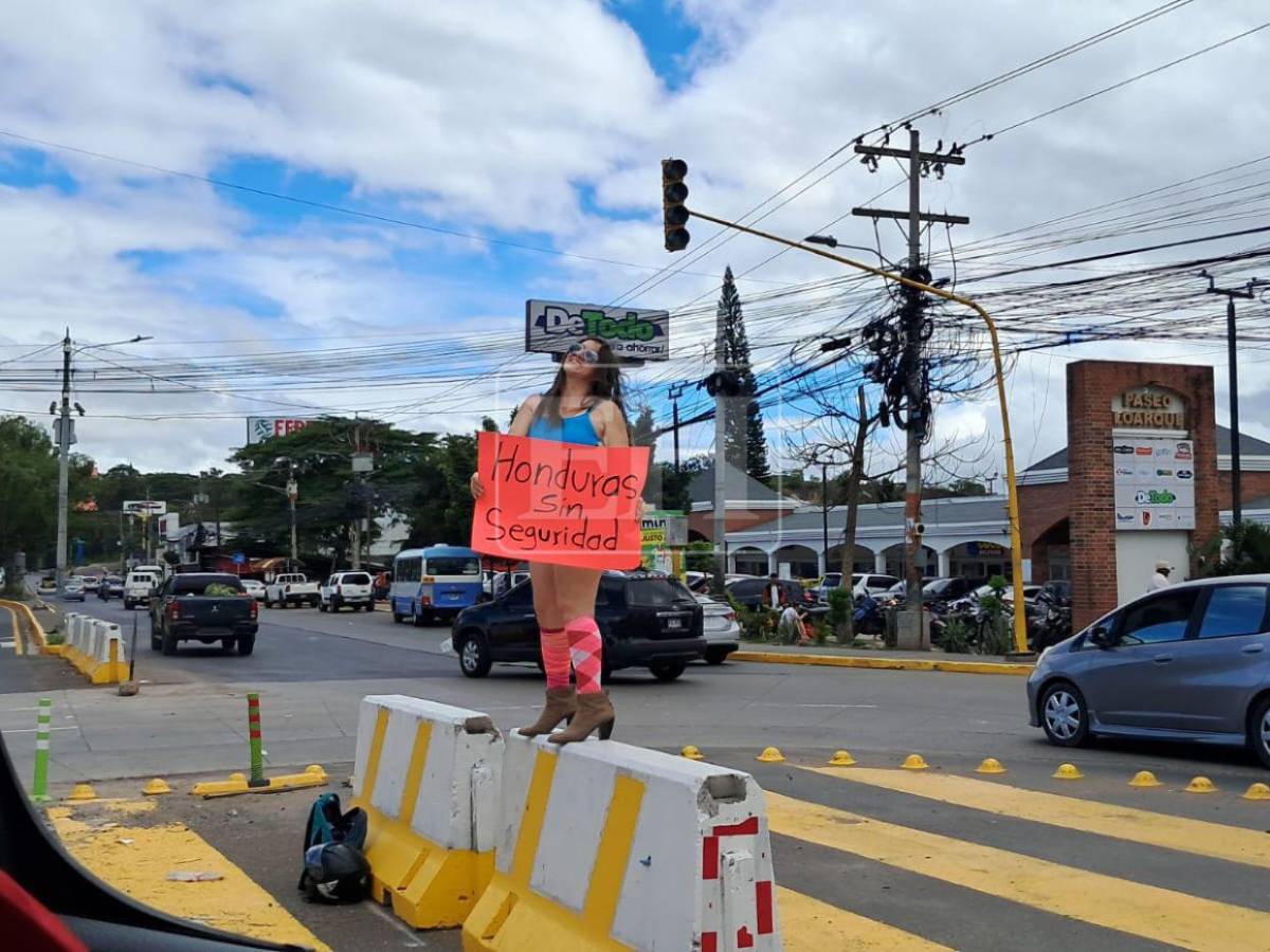 Honduras sin seguridad: Nueva protesta de doctora Floridalia Aguilar en salida al sur