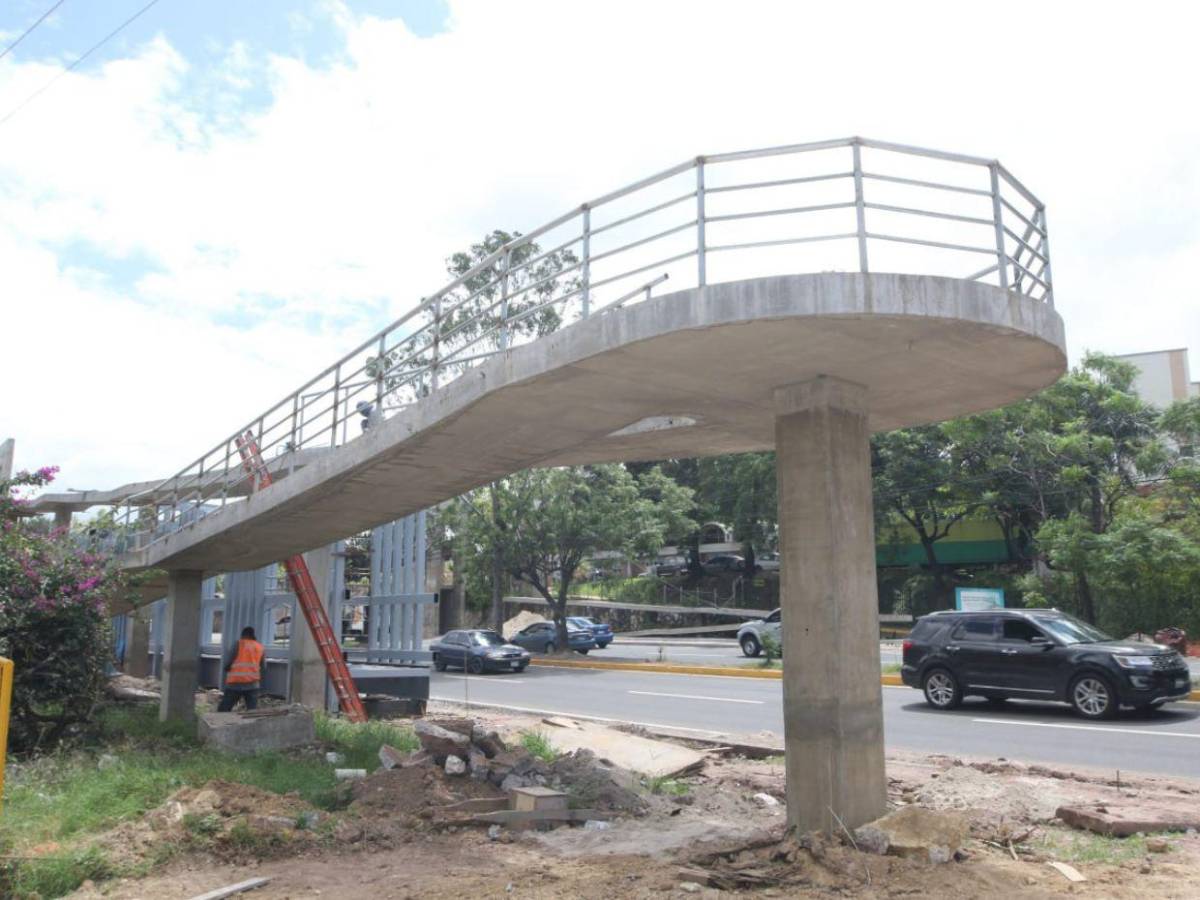 Avances notorios: ¿cuándo finaliza la construcción del puente peatonal de la Teletón?