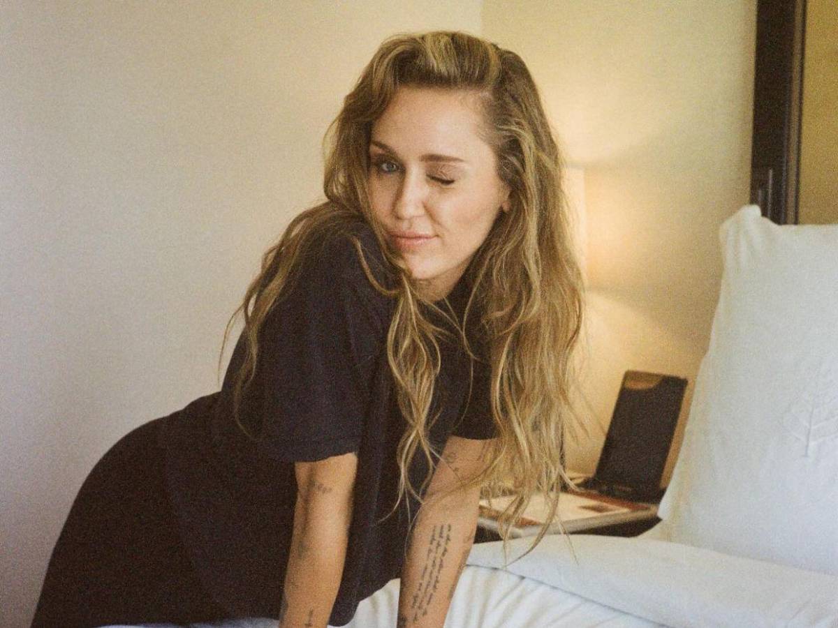 Miley Cyrus considera fugarse con su prometido Maxx Morando en lugar de celebrar otra boda