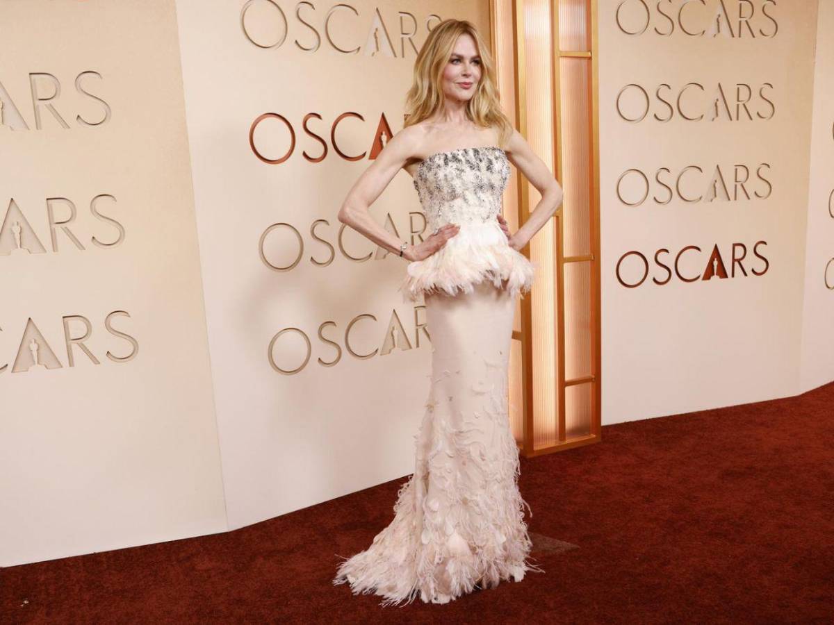 Los looks con plumas que dominaron la alfombra roja de los Oscar 2026