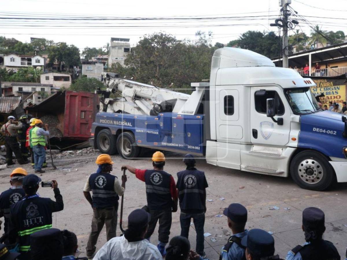 Volqueta que causó accidente en Villa Nueva fue modificada para llevar más carga de lo permitido