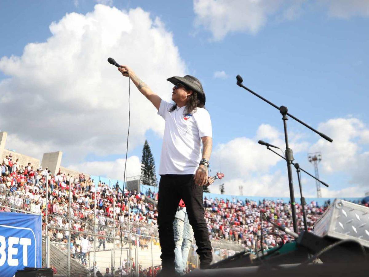 Diablos Negros ponen en ambiente a los aficionados en el Nacional previo a la final