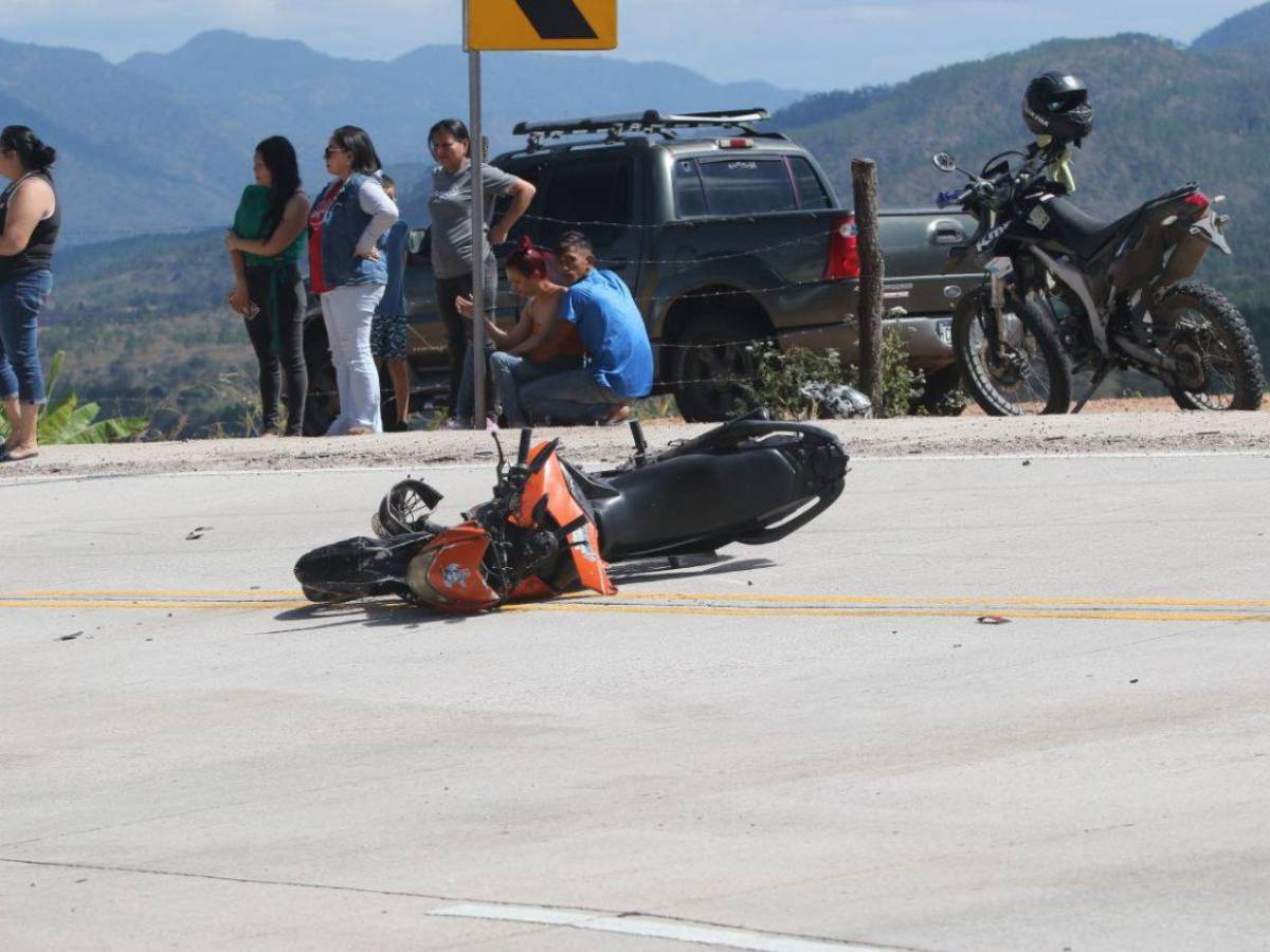 Cuatro motos, imprudencia y una curva pronunciada: tragedia en carretera a El Paraíso