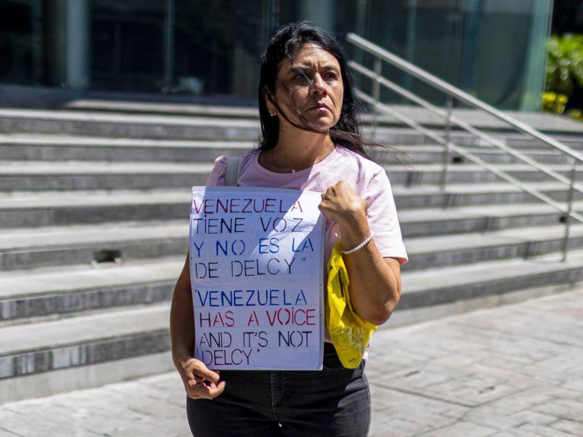 Protesta frente a sede de la ONU en Venezuela rechaza participación de Delcy Rodríguez