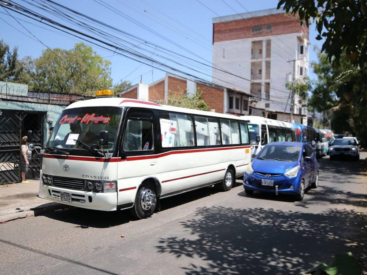 Con cinco horas de retraso, apenas inicia traslado de material electoral en algunos sectores