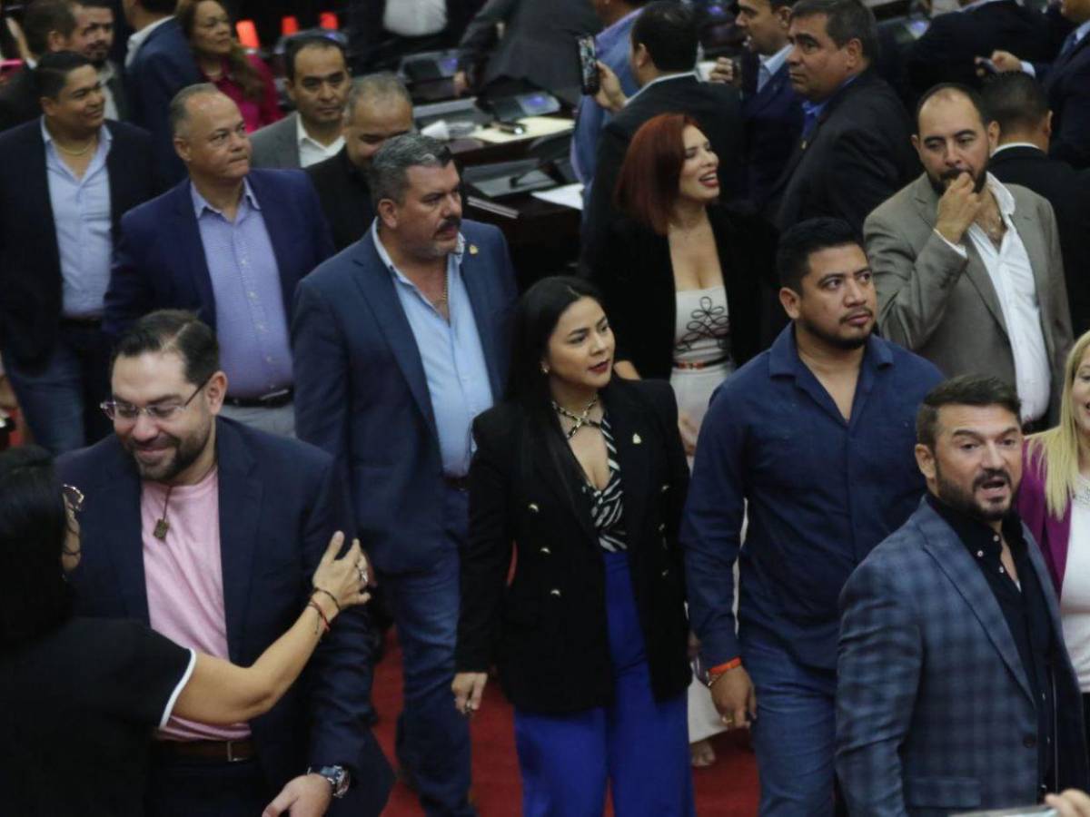 Diputados liberales abandonan el Congreso tras ataques contra Salvador Nasralla