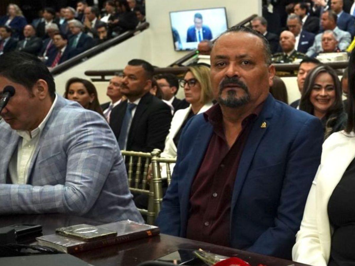 Bayron Banegas, el diputado de Libre que propone ponerle cintas reflectivas a las vacas