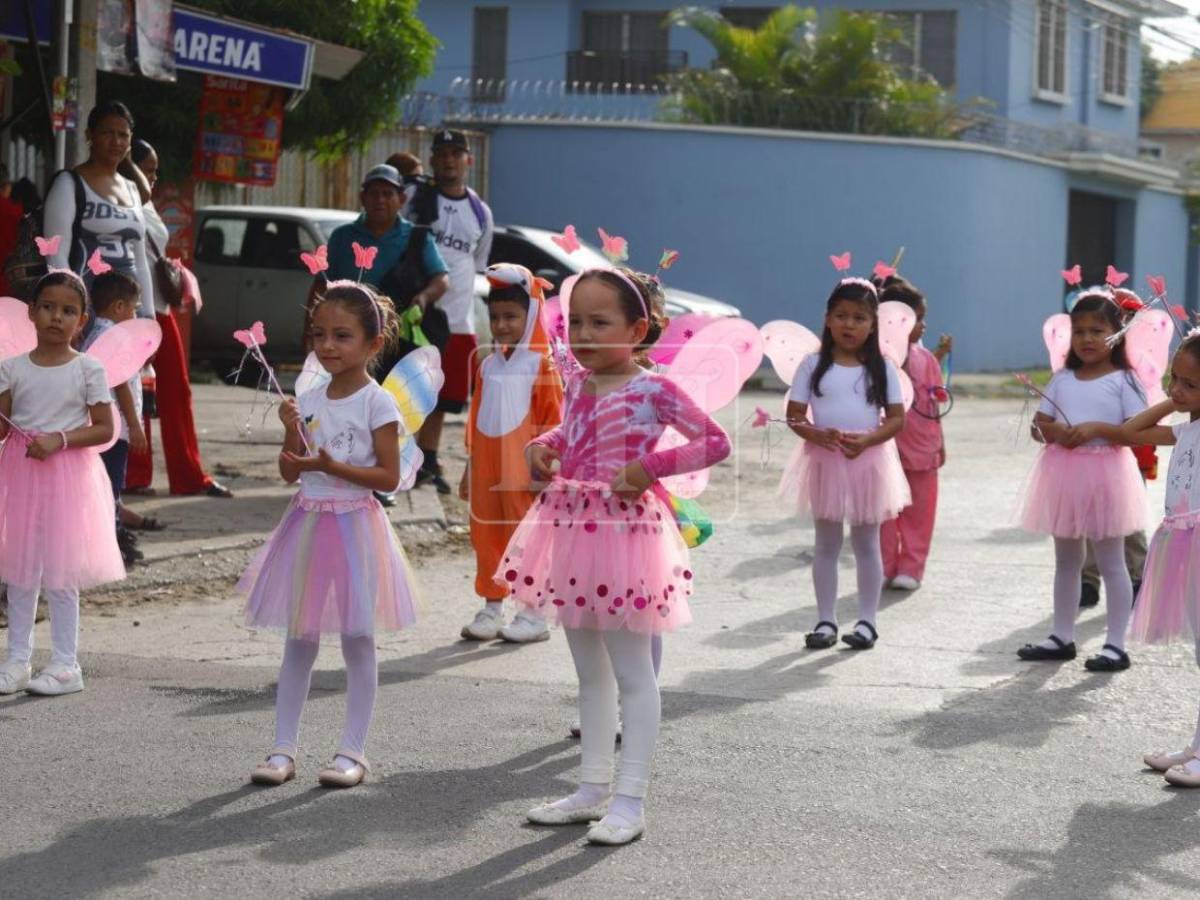 Los más pequeños rinden homenaje a la Patria en su 205 aniversario de Independencia