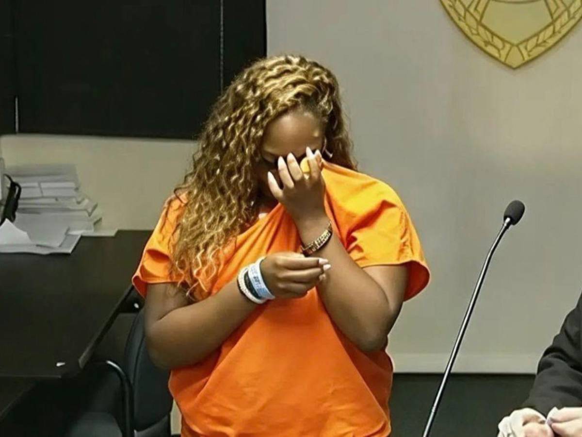 Arrestan a mujer que dejó solos a sus 4 hijos, incluido un bebé de 2 meses, para irse de crucero