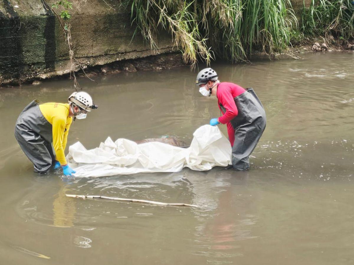 Semidesnudo y en estado de putrefacción: así fue hallado el cuerpo de un hombre en el río Chiquito