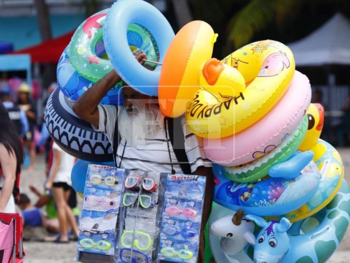 Playas de Omoa se llenan de turistas en plena Semana Santa 2026