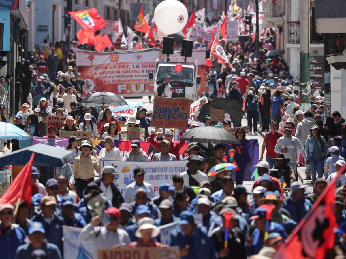 No-boa, Fuera, mentiroso: Ecuador marchan contra la precarización laboral de Daniel Noboa