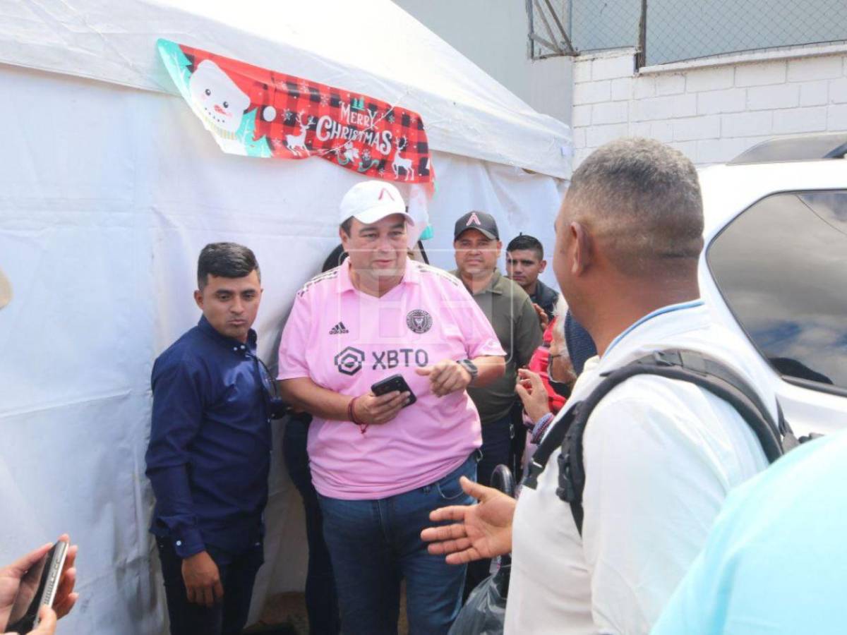 Así es el campamento improvisado de Jorge Aldana en las afueras del Infop para pedir revisión acta por acta