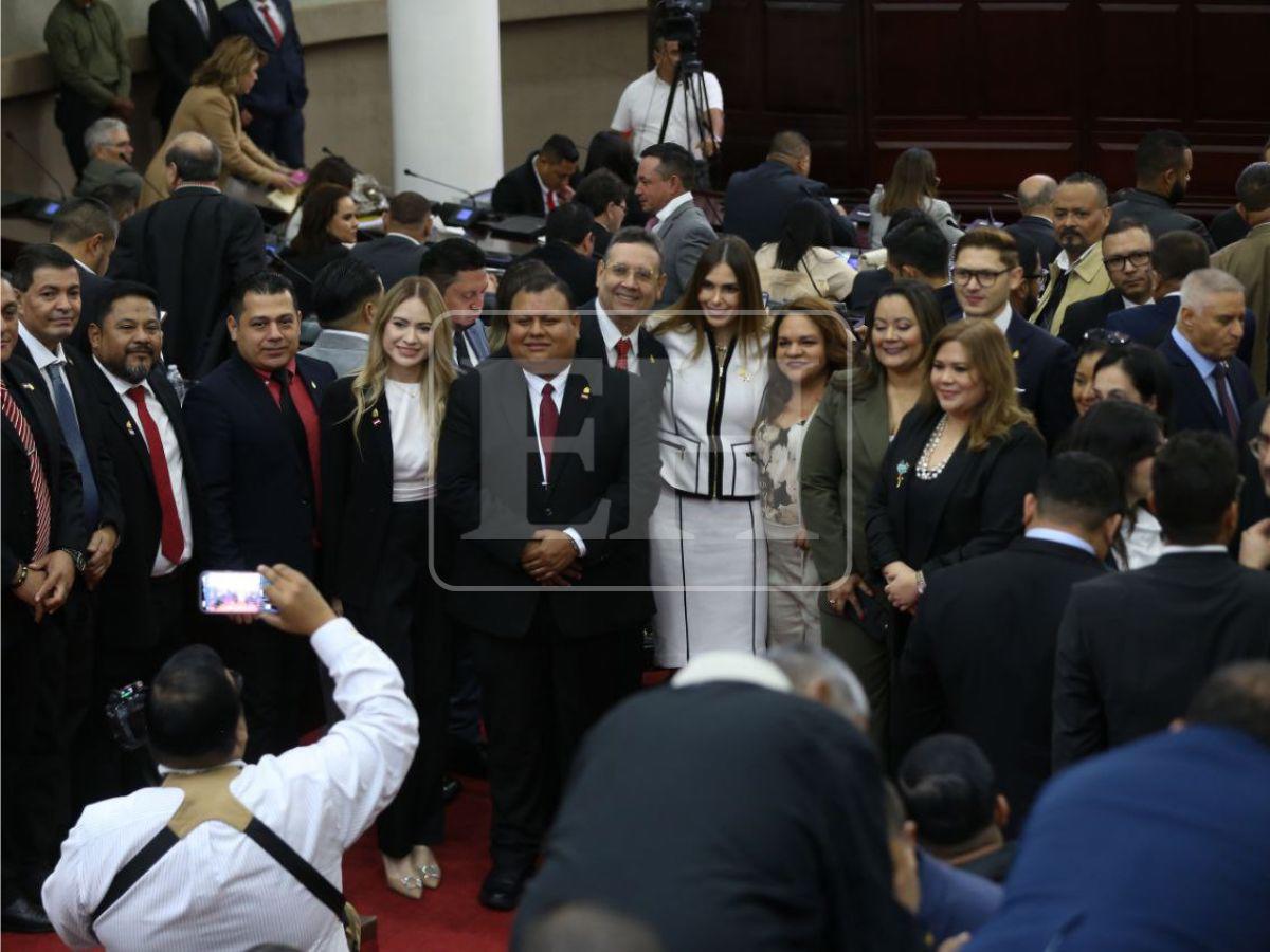 Fotos, saludos y rostros nuevos: ambiente previo a la elección de la Junta Directiva provisional