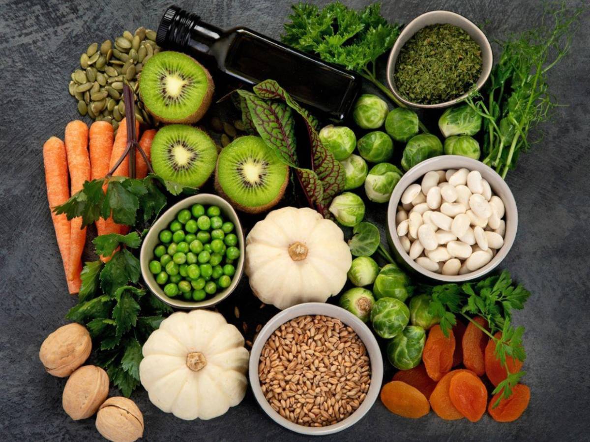 Vitamina K: La aliada definitiva contra ojeras, rojeces y problemas de coagulación