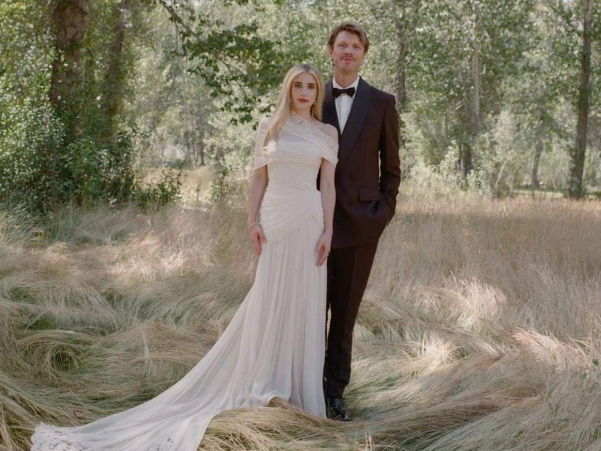 ¿Quién llevó a Emma Roberts al altar en su boda con Cody John?