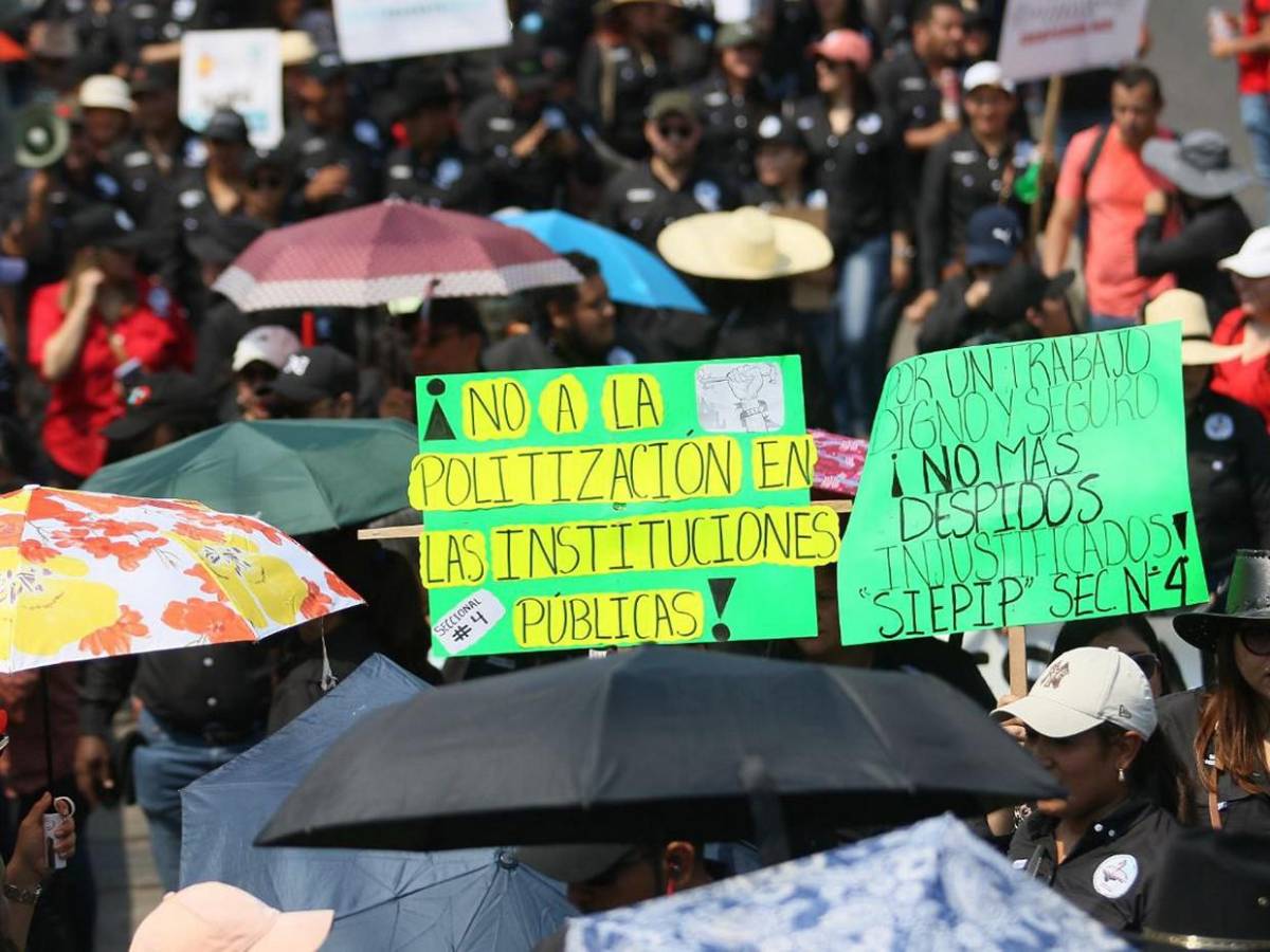 Las pancartas de exigencias y promesas incumplidas en marcha del Día del Trabajador