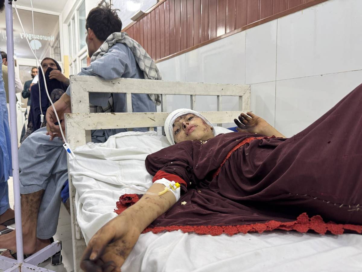 Más de 2 mil heridos y más 800 muertos deja terremoto en Afganistán