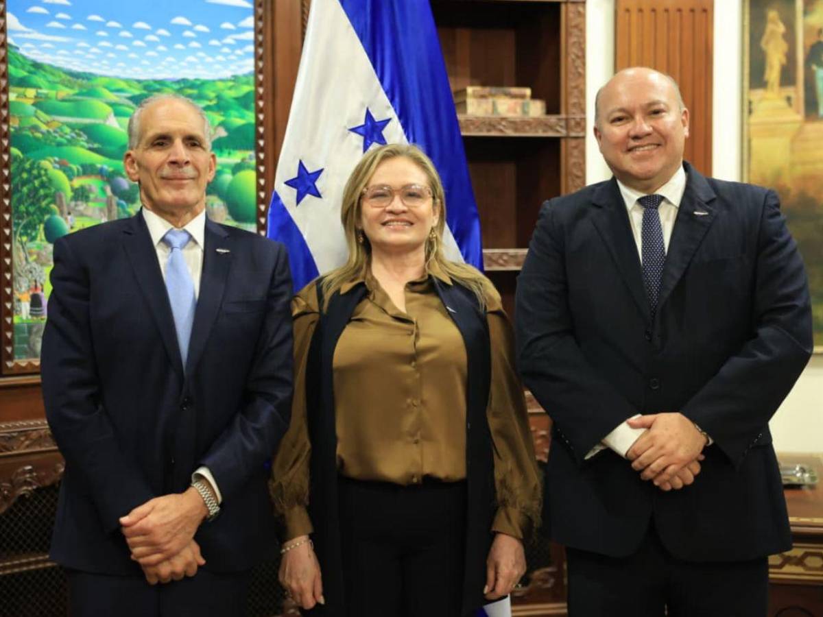 ¿Quiénes son los nuevos funcionarios que juramentó Nasry Asfura?