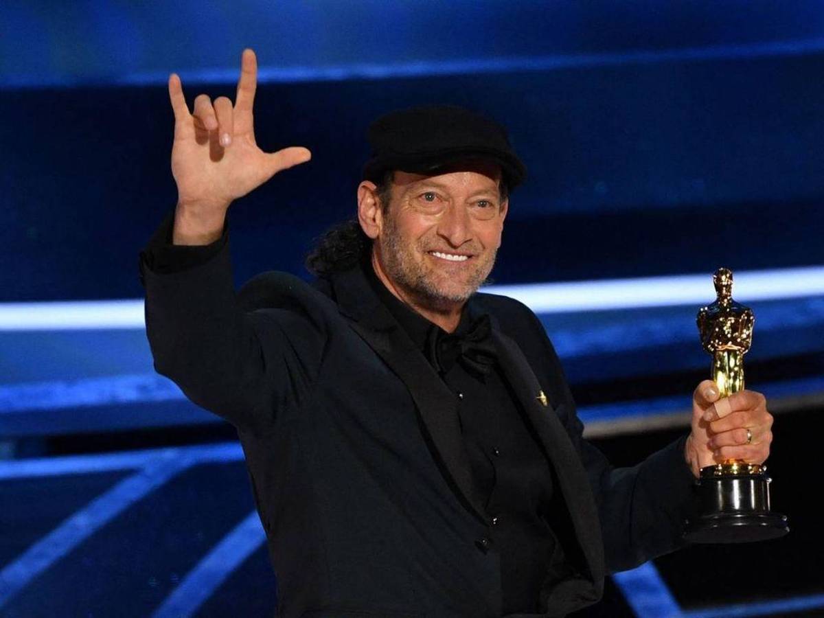 Troy Kotsur, primer actor sordo en ganar un Oscar
