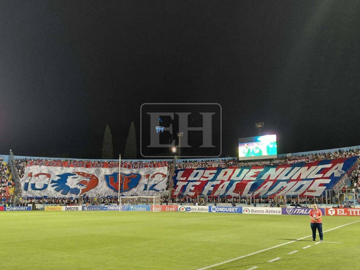 ¡Con tifo y show de luces! Así fue recibido el Olimpia en la gran final