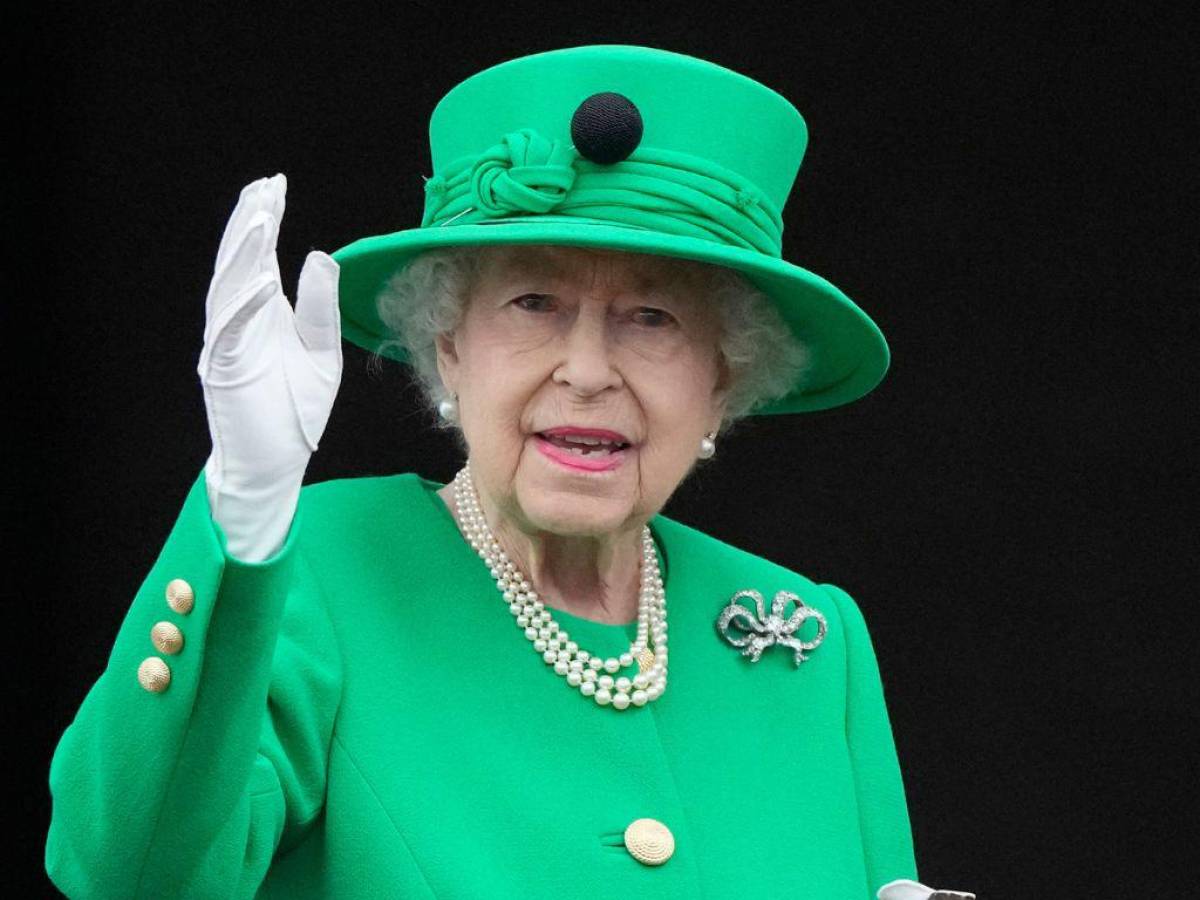 Médicos de la reina Isabel II están “preocupados” por su salud
