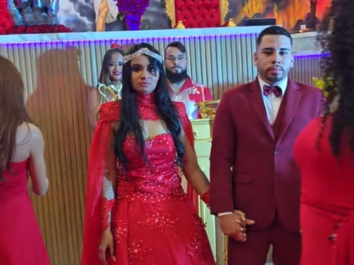 Alabanzas y bendición: así fue la primera boda en la Iglesia de Lucifer