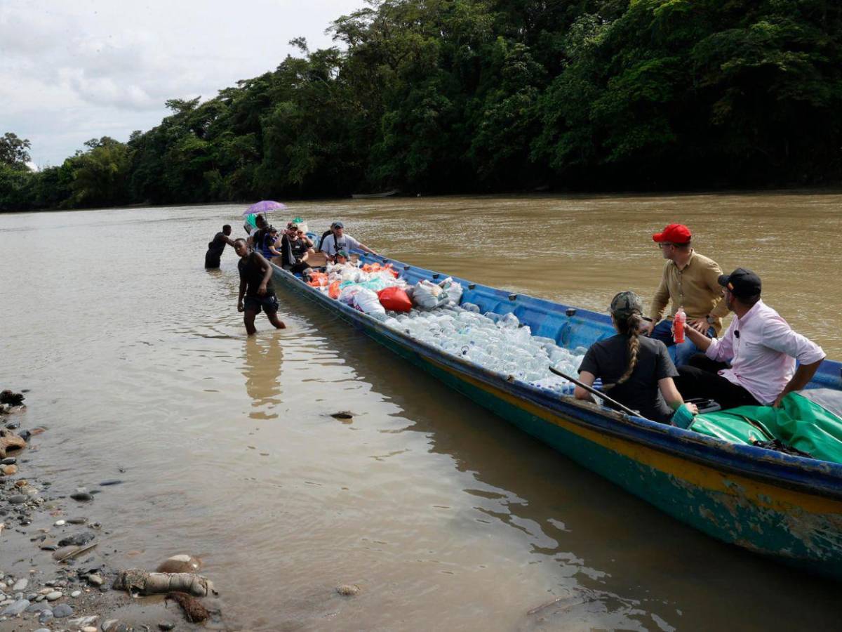 Sin luz ni agua: así vive una comunidad en Colombia seis días después del terremoto
